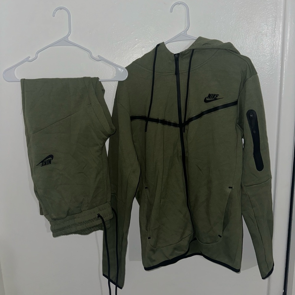 Nike Tech Set